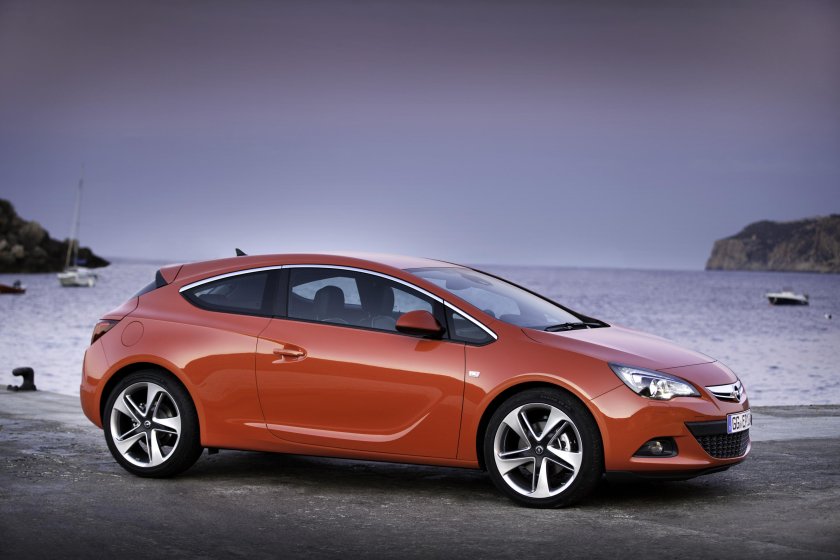 Opel Astra GTC 2011