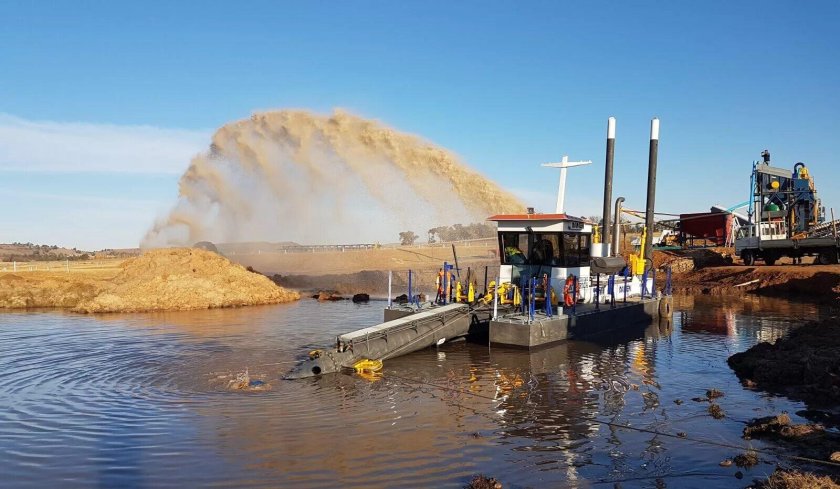 Самоходный земснаряд