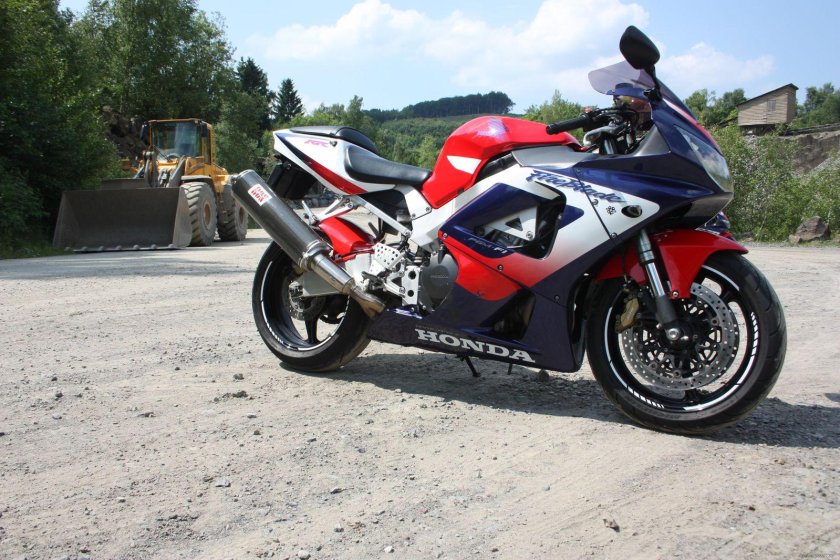 Хонда СБР 929
