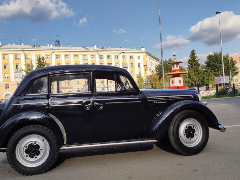 Москвич 401 1954 запаска сзади