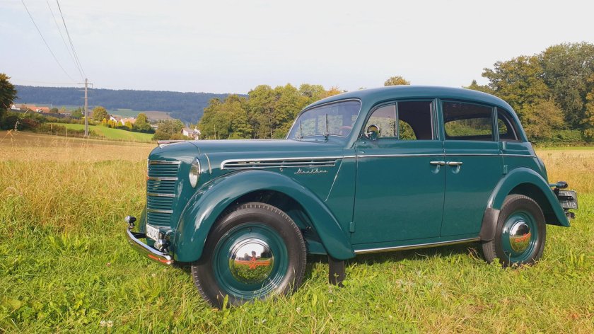 Москвич 401 1954 запаска сзади