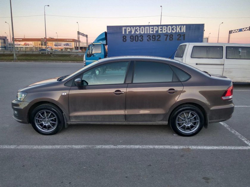 Фольксваген поло на 15 дисках седан