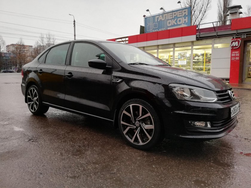 VW Polo sedan r17