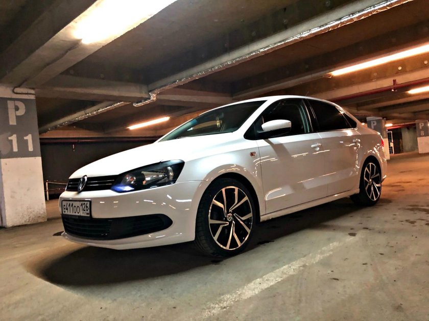 VW Polo sedan r17