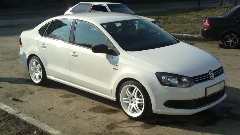 Volkswagen Polo sedan r16
