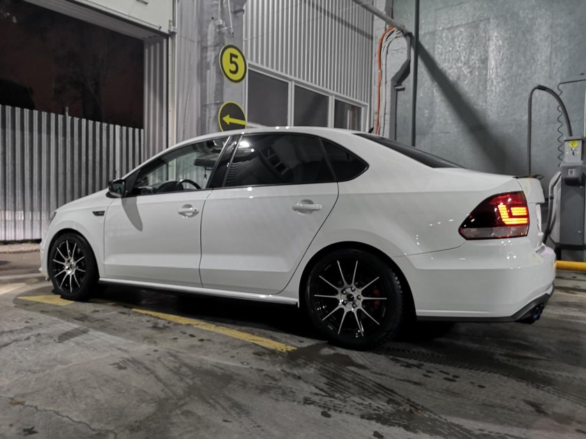 Диски r16 Polo sedan белый