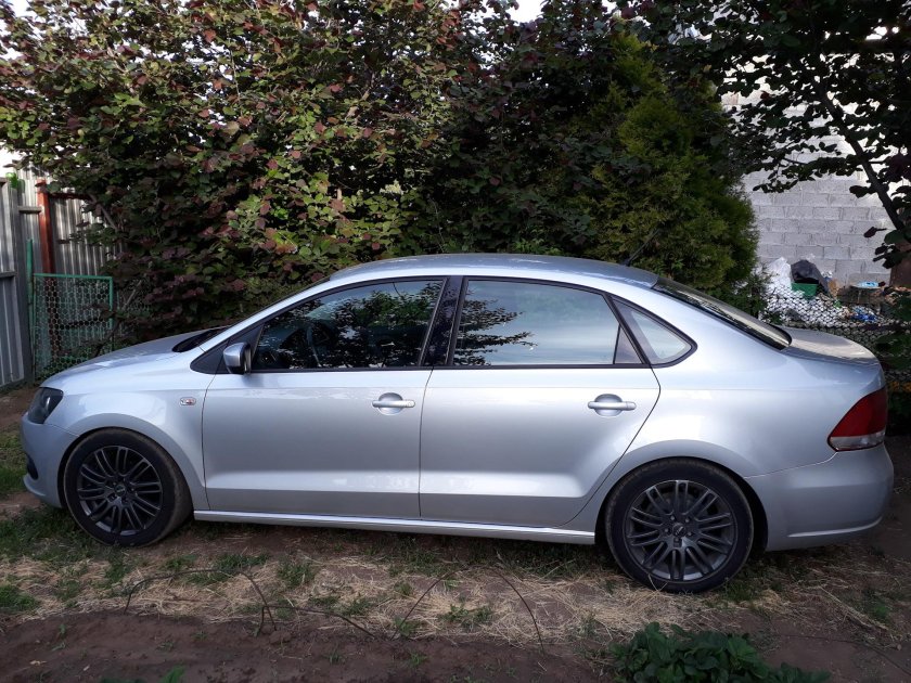 Volkswagen Polo sedan r16