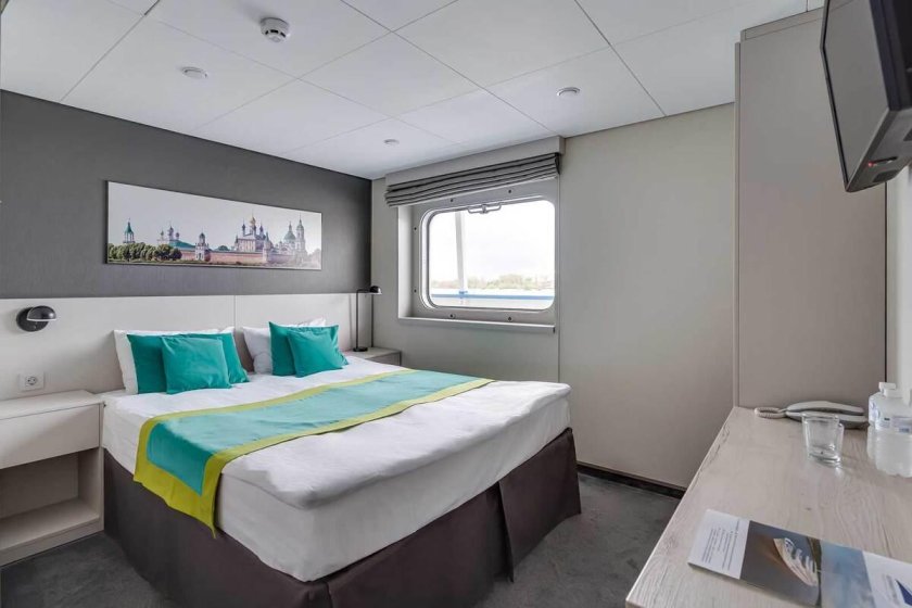 Теплоход Игорь Стравинский