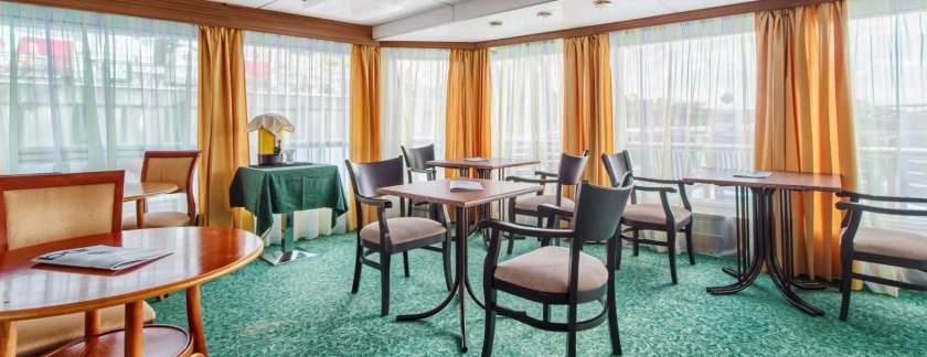 Теплоход Александр Бородин