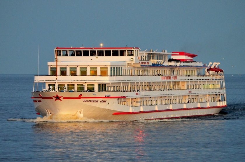 Теплоход Константин Федин