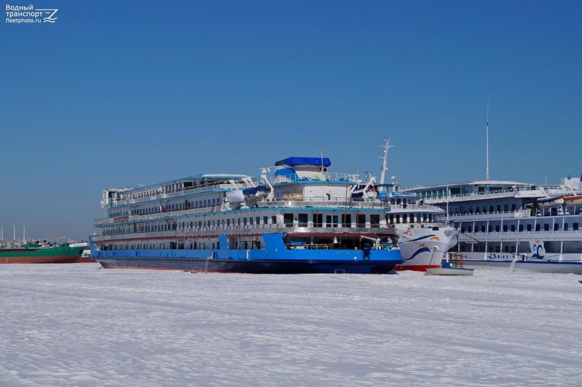 Теплоход симфония севера Дмитрий Фурманов