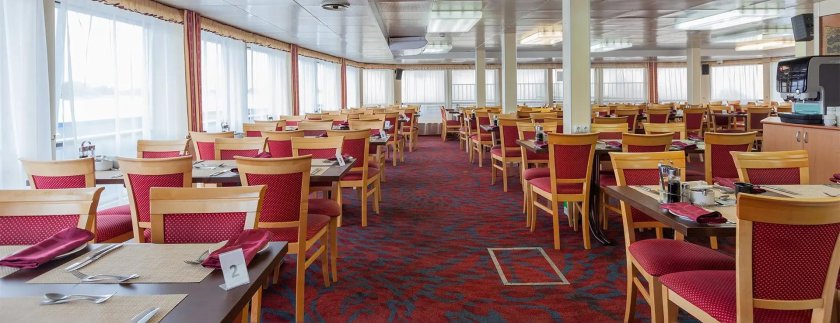 Теплоход Семен Буденный