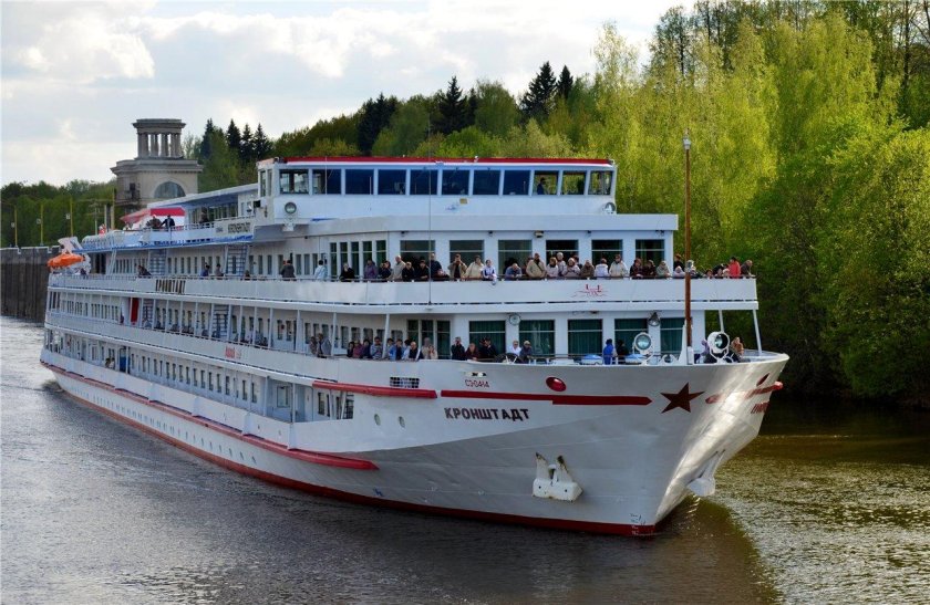 Теплоход Кронштадт водоход