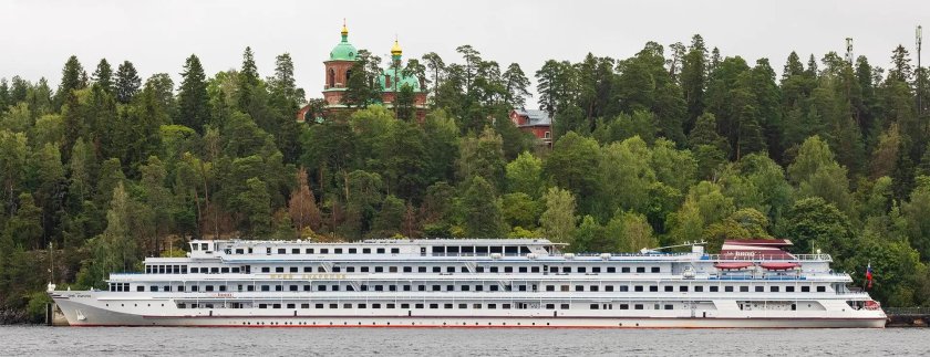 Теплоход Юрий Андропов на Валаам
