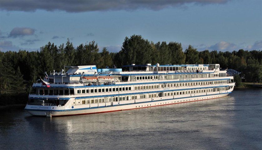 Речной теплоход Михаил Булгаков