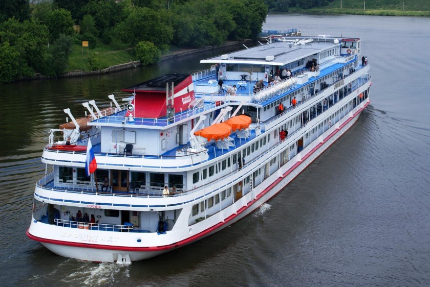 Теплоход Кронштадт водоход