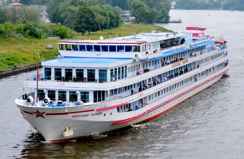 Теплоход Александр Радищев