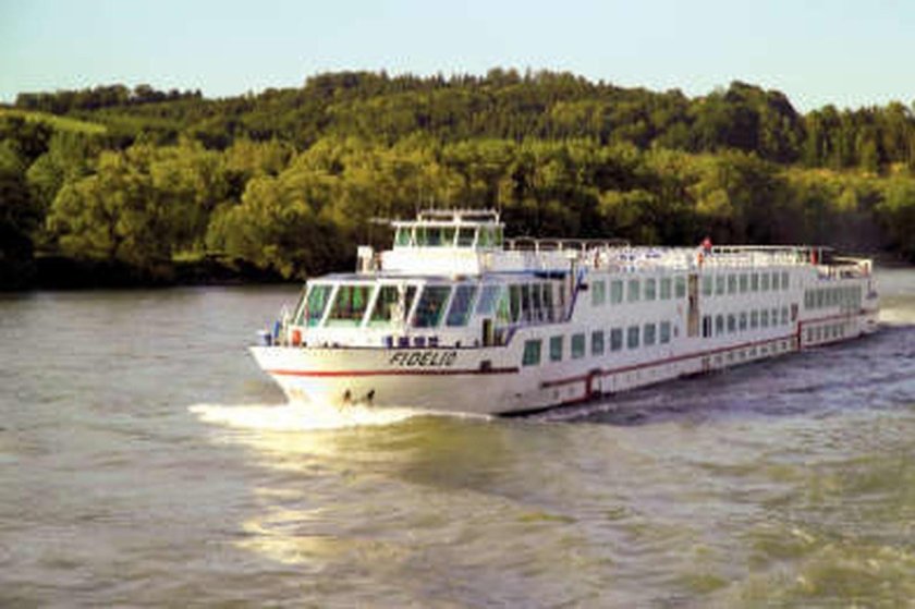 Теплоход Карл Маркс