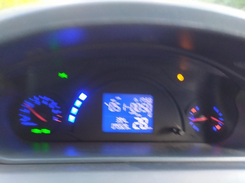 Чери Индис приборная панель