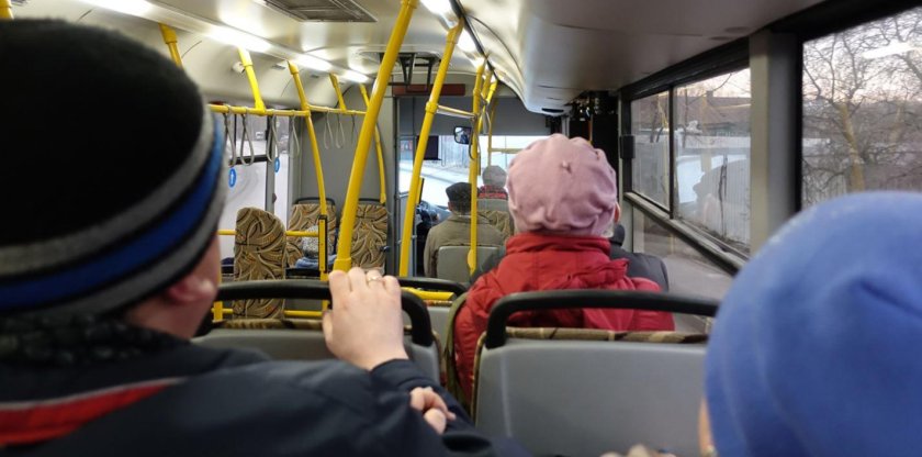 Пассажиры в автобусе