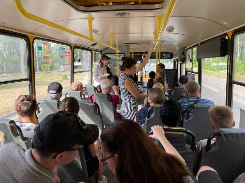 Женщины в общественном транспорте