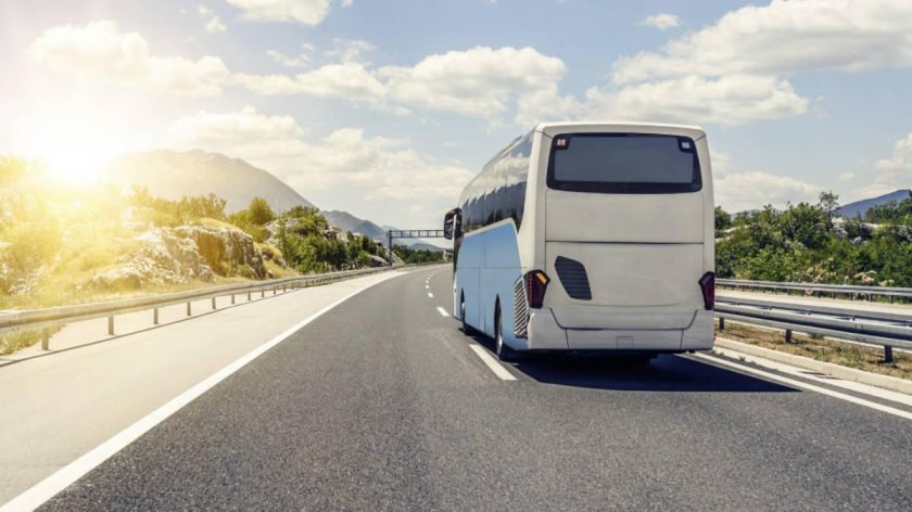 Автобус на дороге