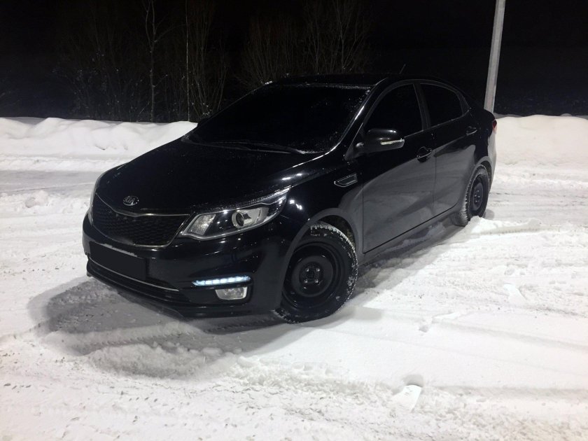 Черная Киа Рио 3 опер