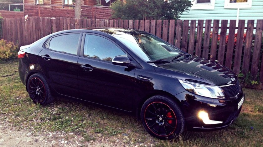 Kia Rio 4 черный r16