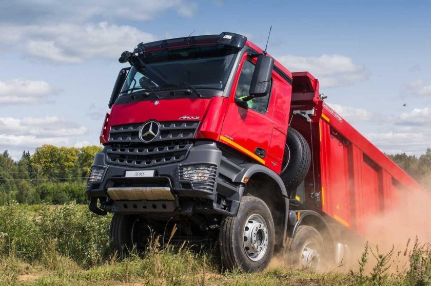 Мерседес Арокс 8х4 самосвал