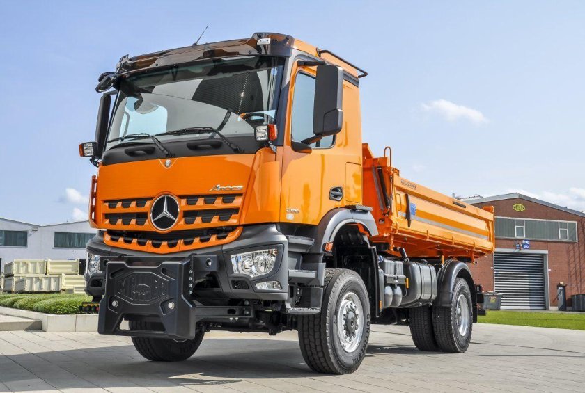 Mercedes-Benz Arocs самосвал 4x4