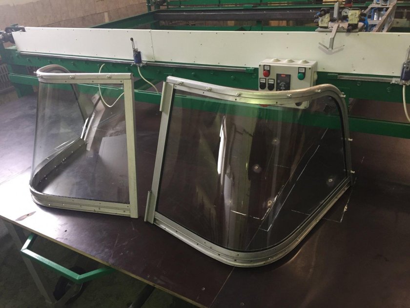 Ветровое стекло на Неман 1