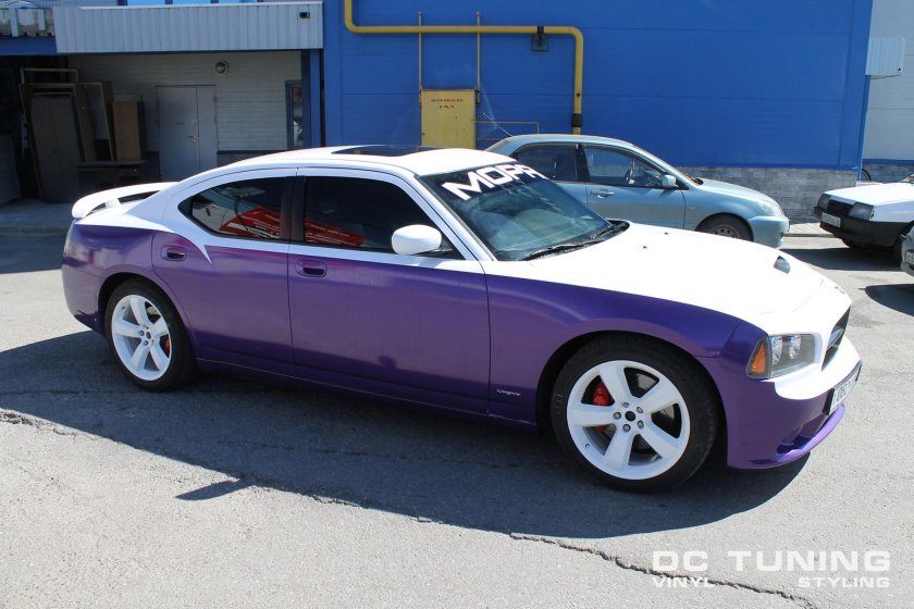 Додж Чарджер фиолетовый