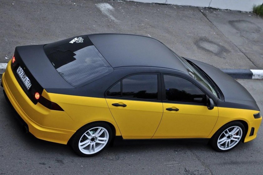 Двухцветная машина