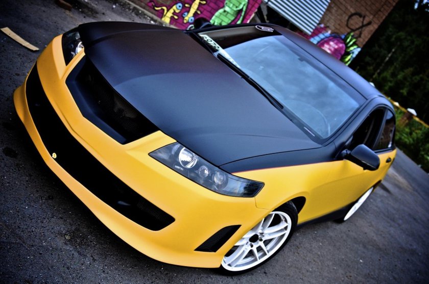 Двухцветная машина