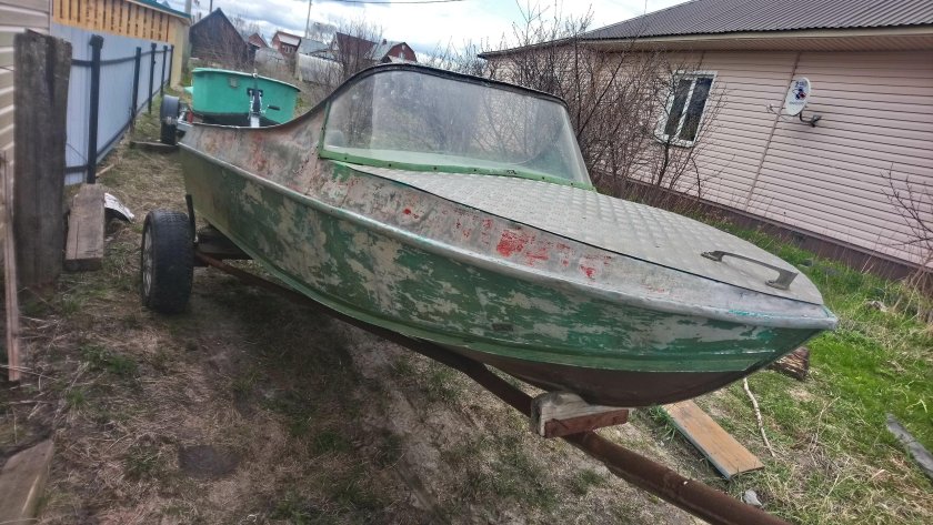 Лодка Вега янтарь