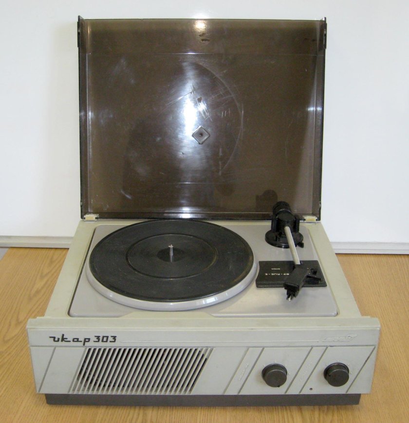 Электрофон Икар эф-303