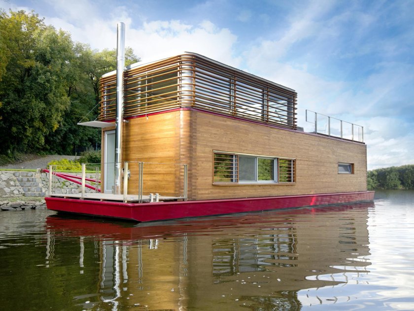 Понтонный катер хаусбот