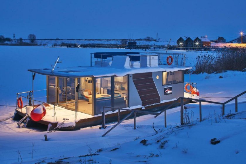 Хаусбот Ушаковские верфи