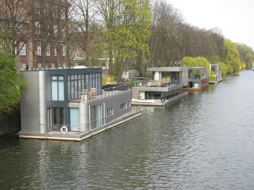 Хаусбот баржа