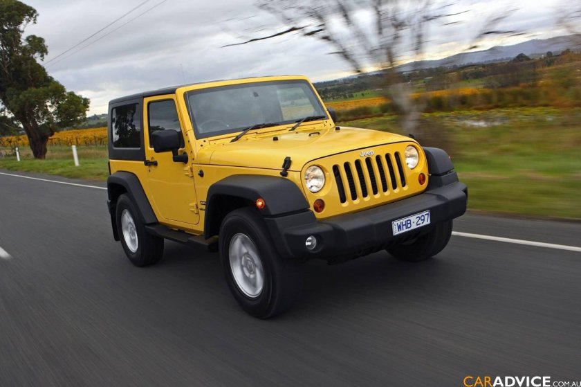 Jeep Wrangler Rubicon желтый