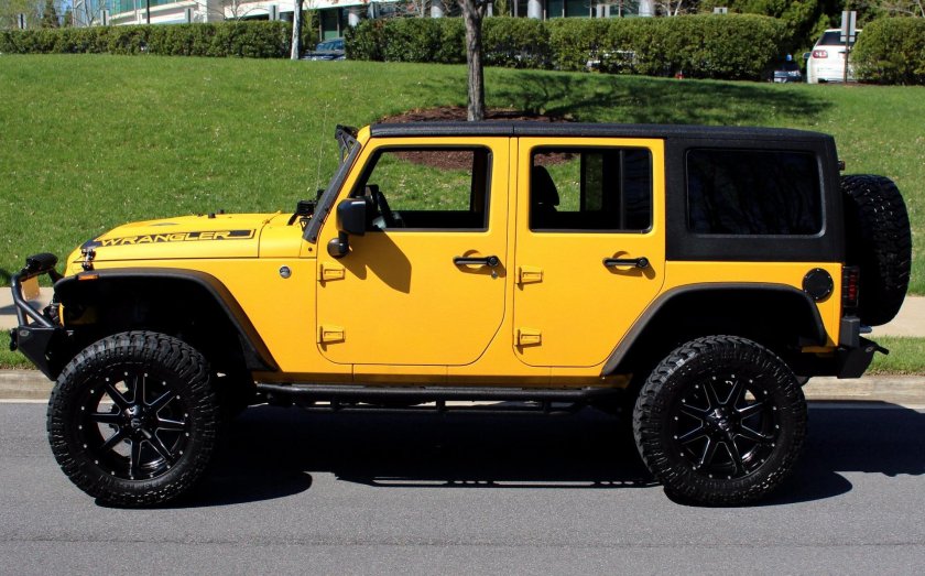 Джип Вранглер Рубикон желтый