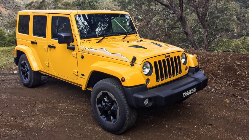 Jeep Wrangler 2020 желтый