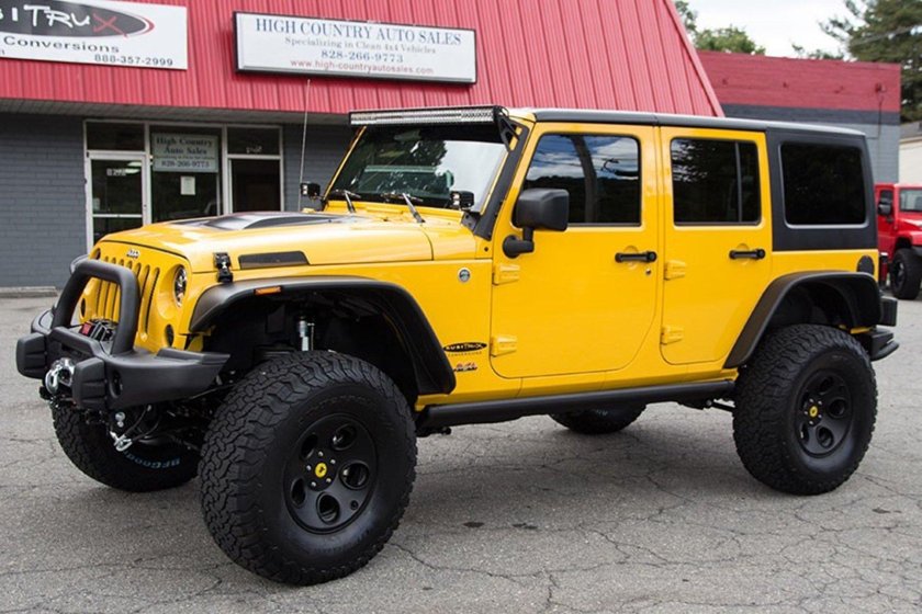 Jeep Wrangler Rubicon желтый