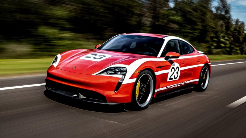 Порше Тайкан гоночный