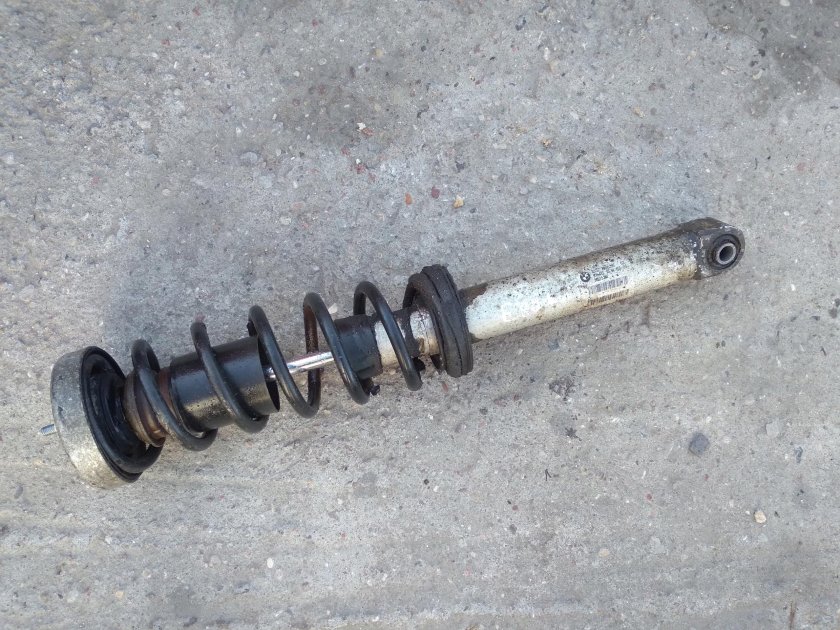 BMW 33526873722 амортизатор Зд