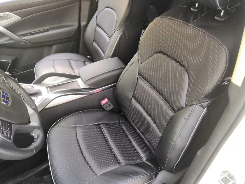 Чехлы на Джили Эмгранд