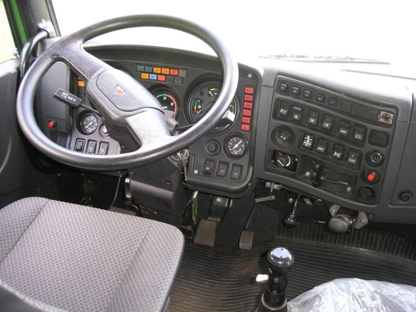 КАМАЗ 65115 салон кабины