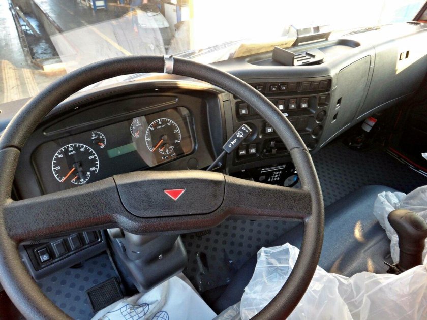 КАМАЗ 4308 салон кабины