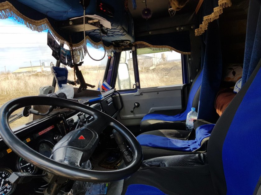 КАМАЗ-53215 салон кабины