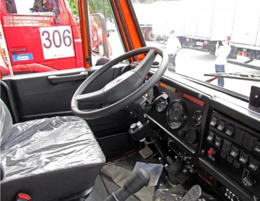 КАМАЗ 65115 салон кабины